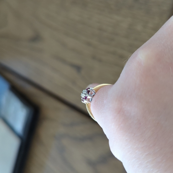 Ruby and diamond ring 10k yellow and white gold - Picture 6 of 8